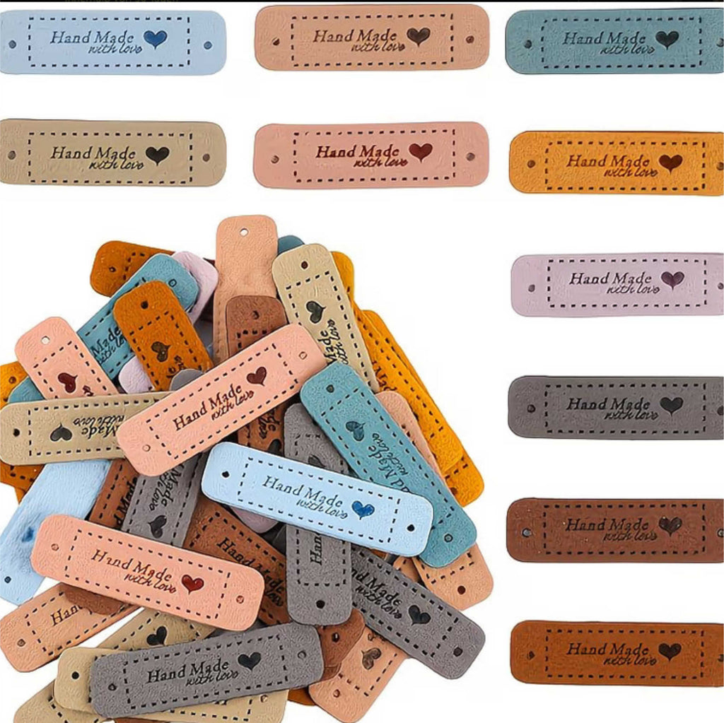 Handmade Labels aus Kunstleder zum Annähen in verschiedenen Farben für Strick und Häkelprojekte