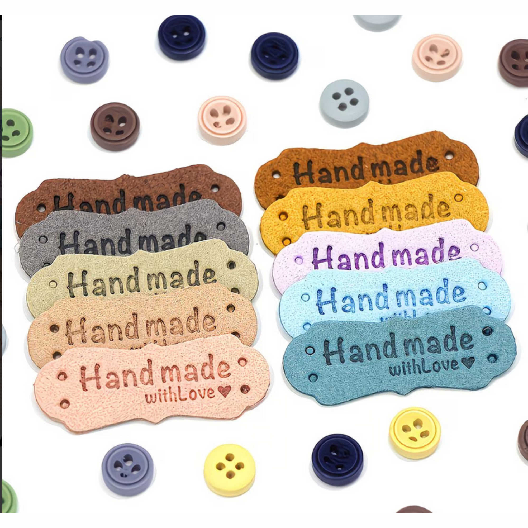 Vorgestanzte Löcher für einfaches Annähen per Hand oder Nähmaschine bei Kunstleder Etiketten